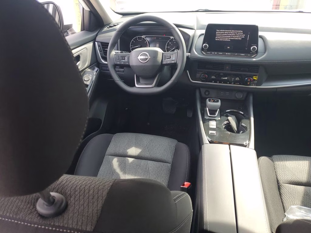 2026 Everest White Pearl Tricoat Nissan Rogue SV FWD SUV