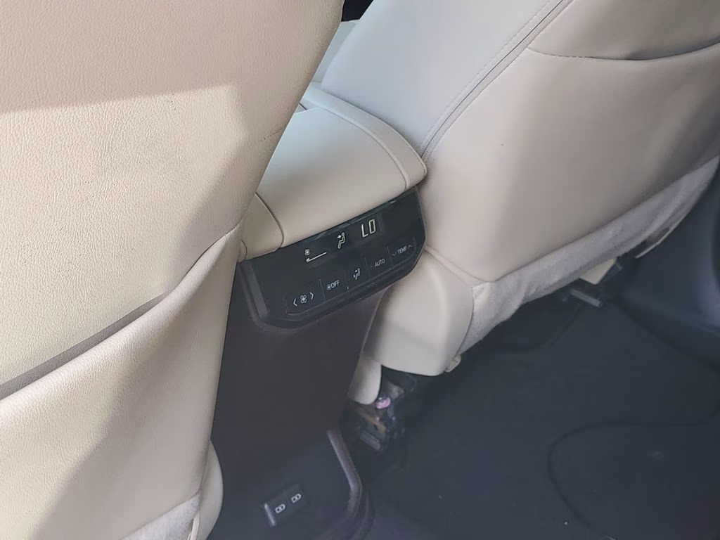 2022 Midnight Black Metallic Toyota Highlander XLE FWD SUV
