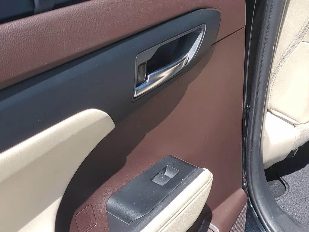 2022 Midnight Black Metallic Toyota Highlander XLE FWD SUV