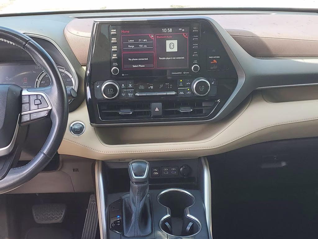 2022 Midnight Black Metallic Toyota Highlander XLE FWD SUV