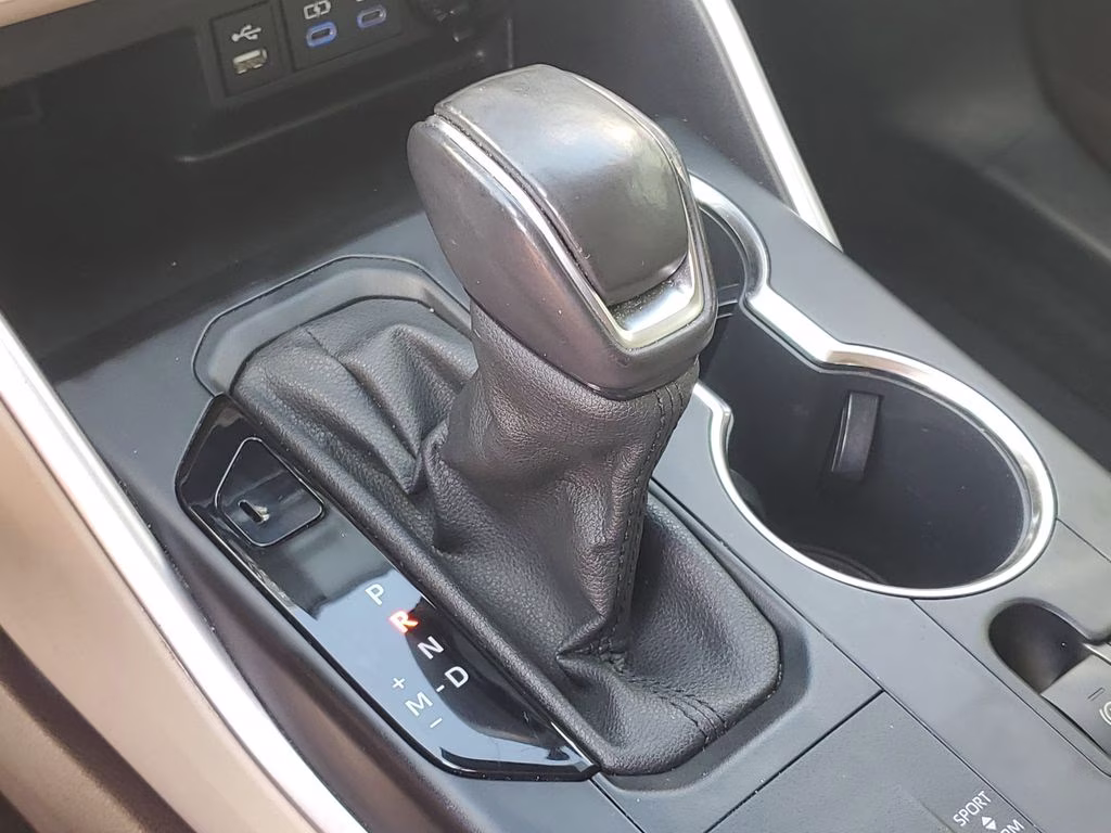 2022 Midnight Black Metallic Toyota Highlander XLE FWD SUV