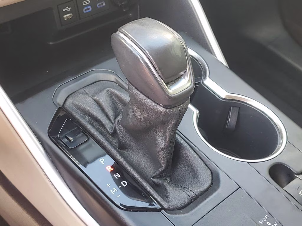 2022 Midnight Black Metallic Toyota Highlander XLE FWD SUV
