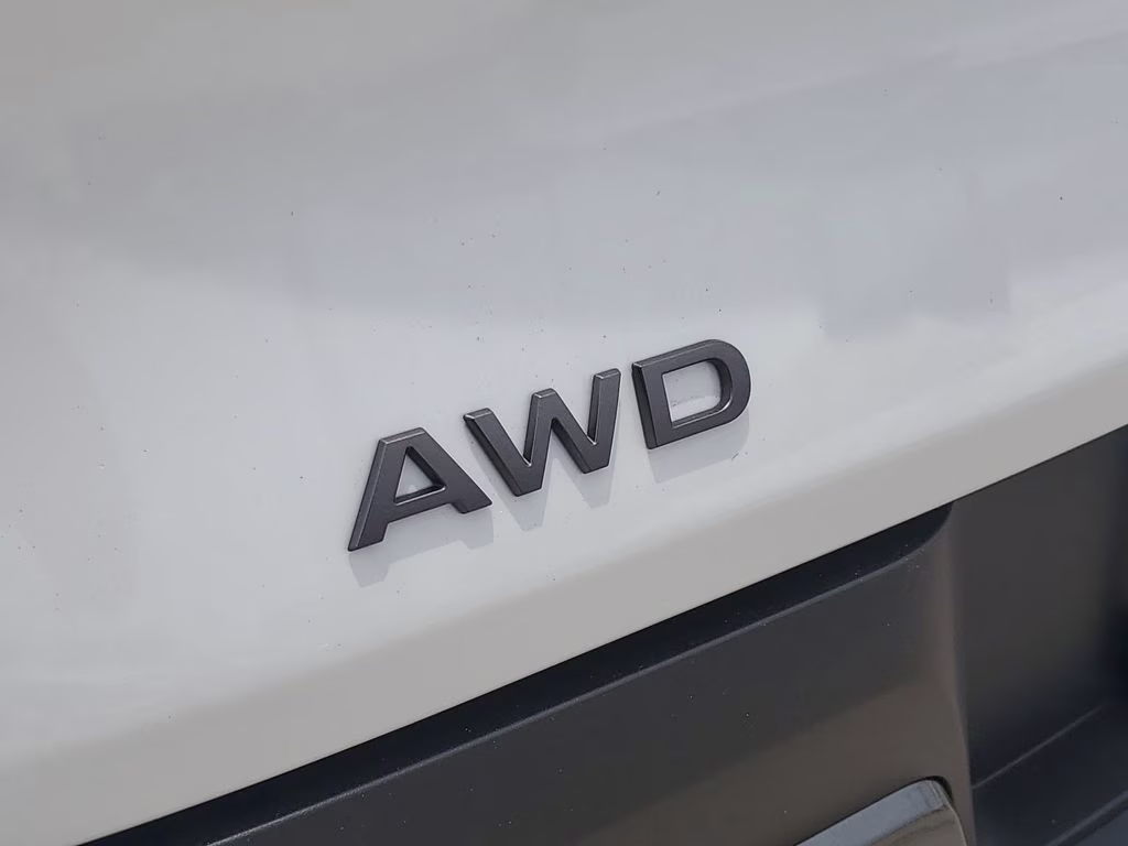 2026 Everest White Pearl Tricoat Nissan Murano SL AWD SUV