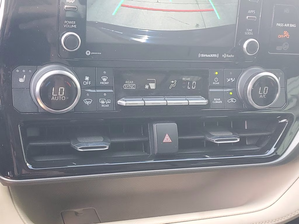 2022 Midnight Black Metallic Toyota Highlander XLE FWD SUV