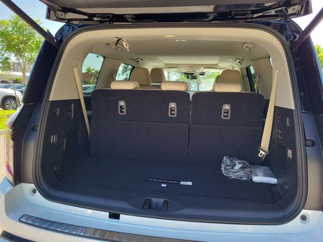 2026 Everest White Pearl/Black Nissan Armada Platinum Reserve 4X4 SUV