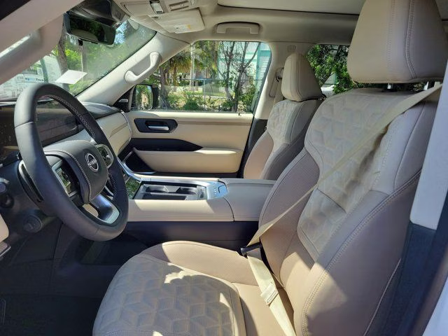 2026 Everest White Pearl/Black Nissan Armada Platinum Reserve 4X4 SUV