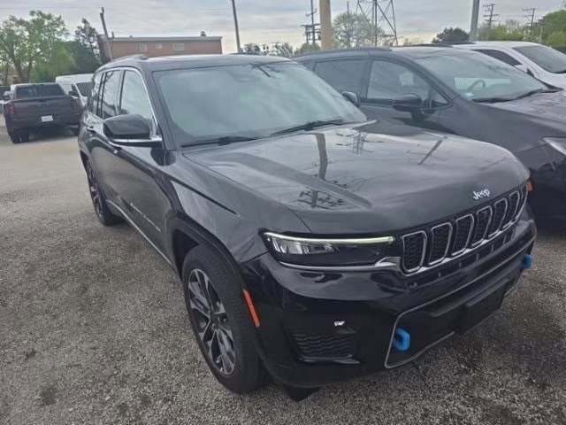 2022 Diamond Black Crystal Pearlcoat Jeep Grand Cherokee Overland 4xe 4X4 SUV