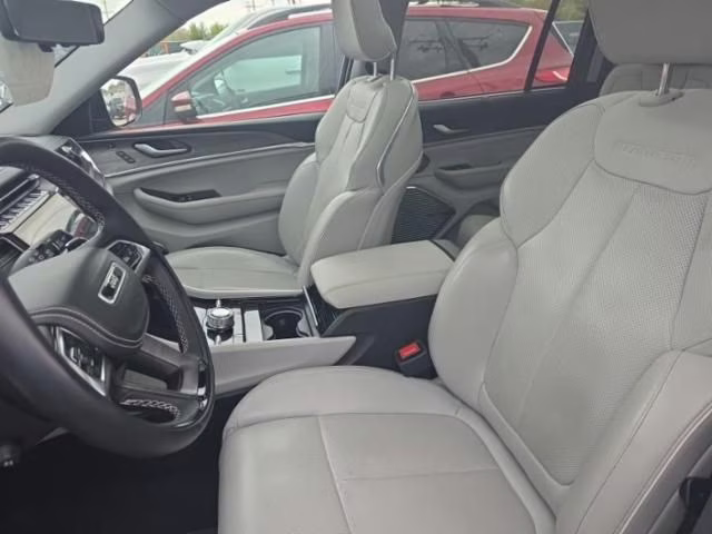 2022 Diamond Black Crystal Pearlcoat Jeep Grand Cherokee Overland 4xe 4X4 SUV