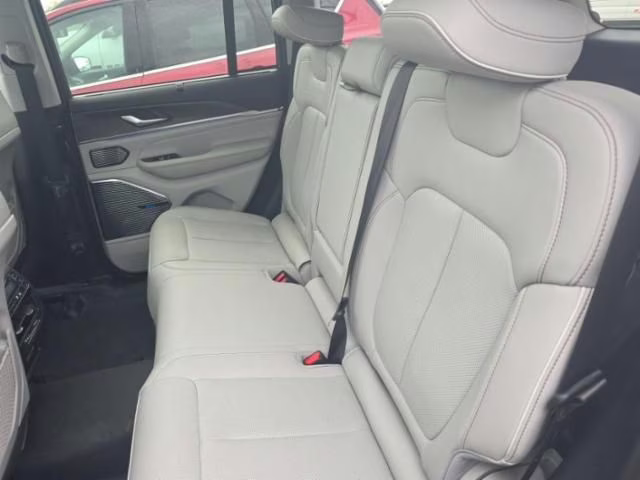 2022 Diamond Black Crystal Pearlcoat Jeep Grand Cherokee Overland 4xe 4X4 SUV