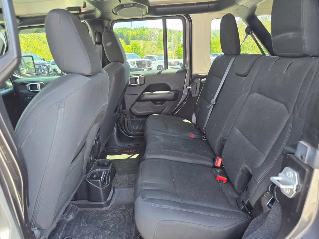 2018 Granite Crystal Metallic Clearcoat Jeep Wrangler Unlimited Sahara 4X4 SUV