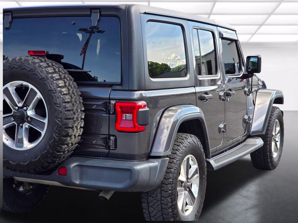 2018 Granite Crystal Metallic Clearcoat Jeep Wrangler Unlimited Sahara 4X4 SUV