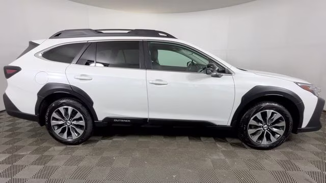 2023 Crystal White Pearl Subaru Outback Limited XT AWD SUV