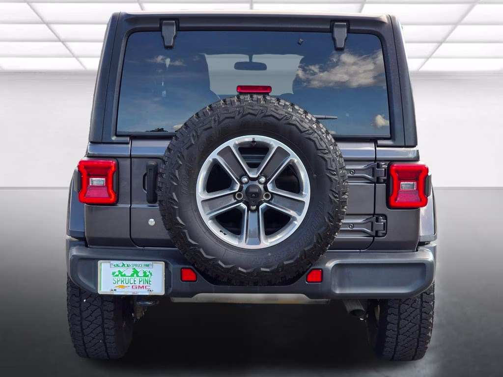 2018 Granite Crystal Metallic Clearcoat Jeep Wrangler Unlimited Sahara 4X4 SUV
