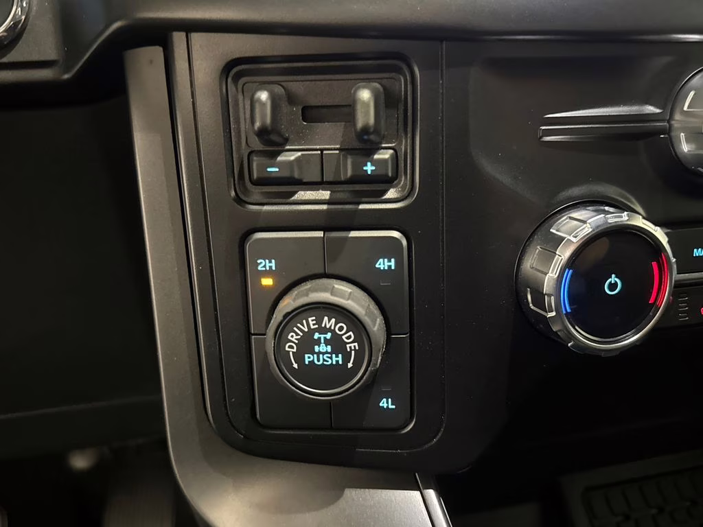 2024 Oxford White Ford F-150 XLT 4X4 Truck