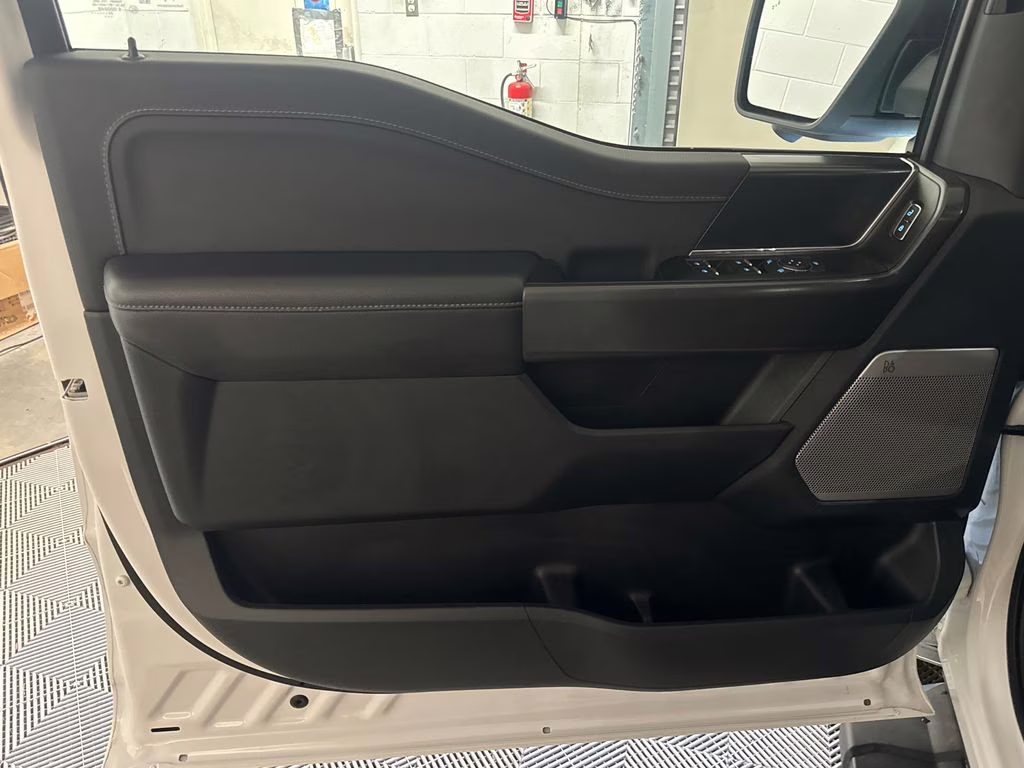 2024 Oxford White Ford F-150 XLT 4X4 Truck