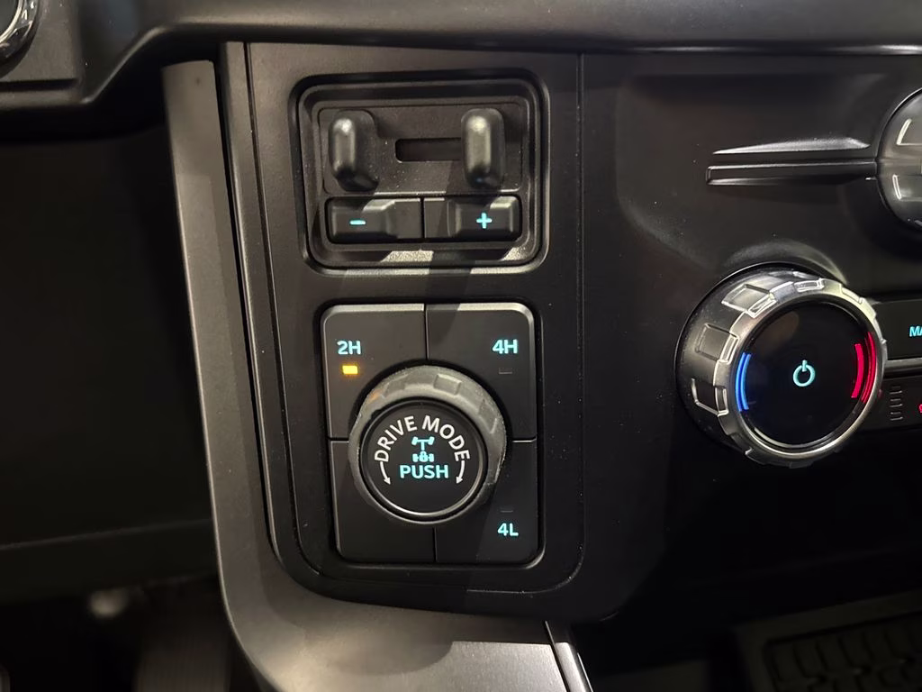 2024 Oxford White Ford F-150 XLT 4X4 Truck