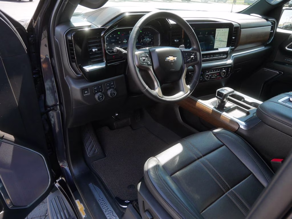 2022 Dark Ash Metallic Chevrolet Silverado 1500 High Country 4X4 Truck