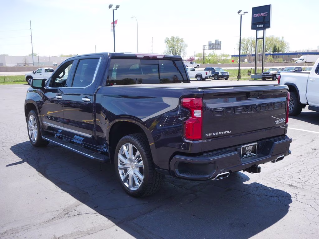 2022 Dark Ash Metallic Chevrolet Silverado 1500 High Country 4X4 Truck