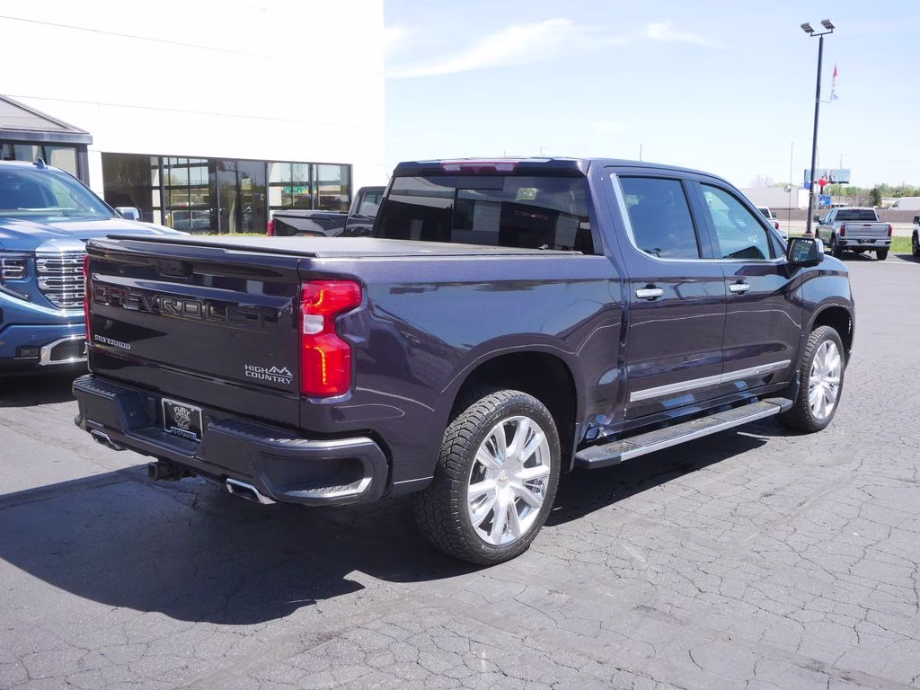 2022 Dark Ash Metallic Chevrolet Silverado 1500 High Country 4X4 Truck
