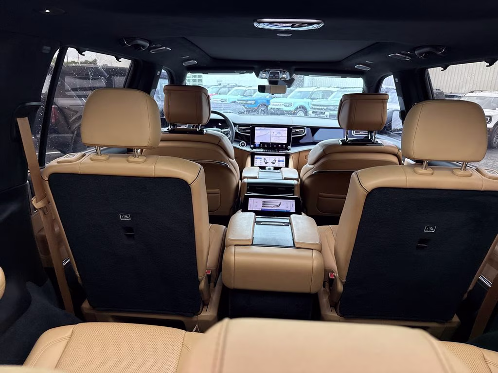 2023 Diamond Black Crystal Pearlcoat Jeep Grand Wagoneer Series III 4X4 SUV