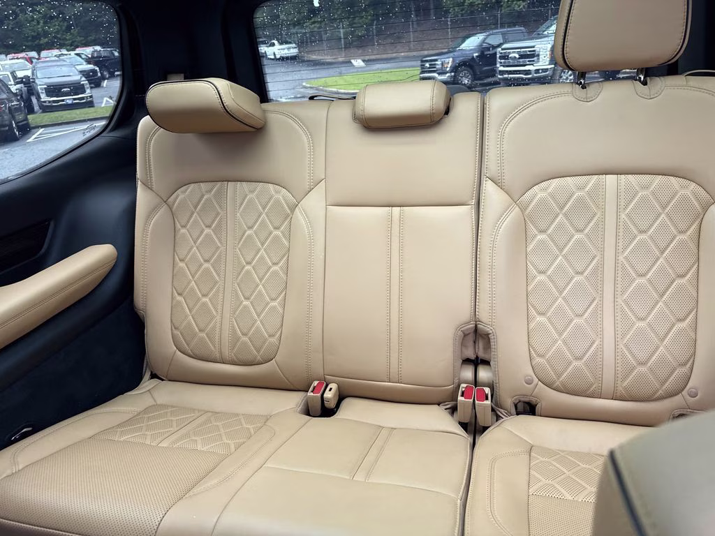 2023 Diamond Black Crystal Pearlcoat Jeep Grand Wagoneer Series III 4X4 SUV