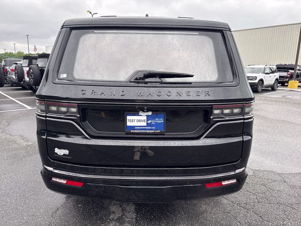 2023 Diamond Black Crystal Pearlcoat Jeep Grand Wagoneer Series III 4X4 SUV