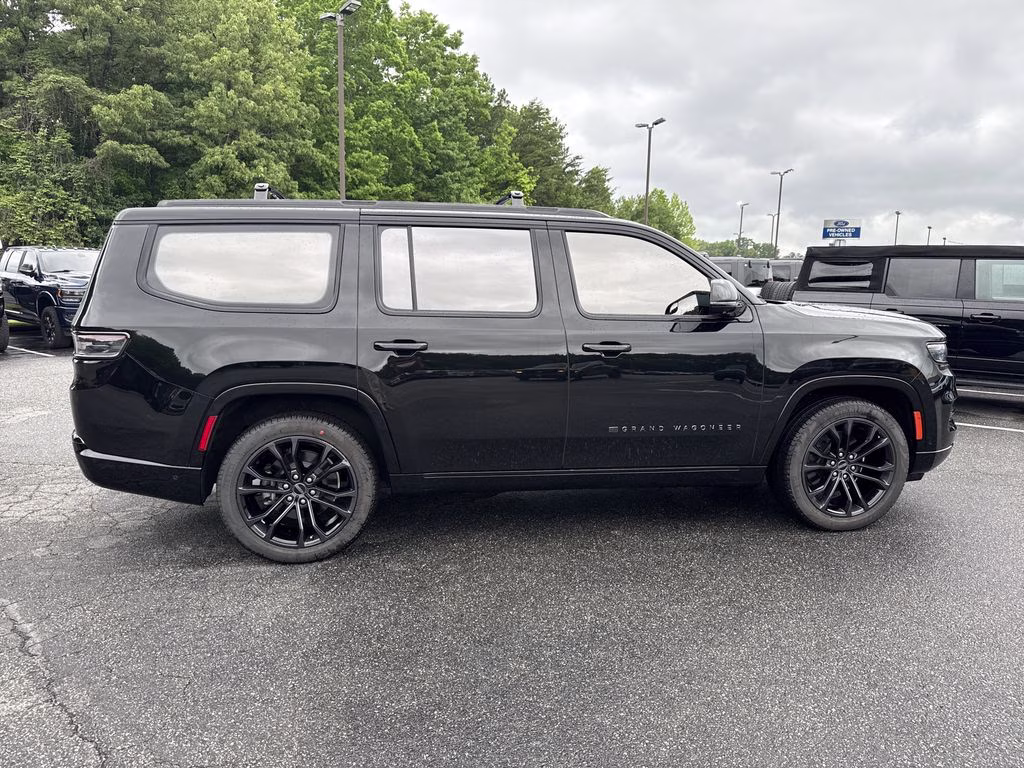 2023 Diamond Black Crystal Pearlcoat Jeep Grand Wagoneer Series III 4X4 SUV