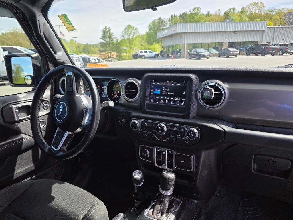 2018 Granite Crystal Metallic Clearcoat Jeep Wrangler Unlimited Sahara 4X4 SUV
