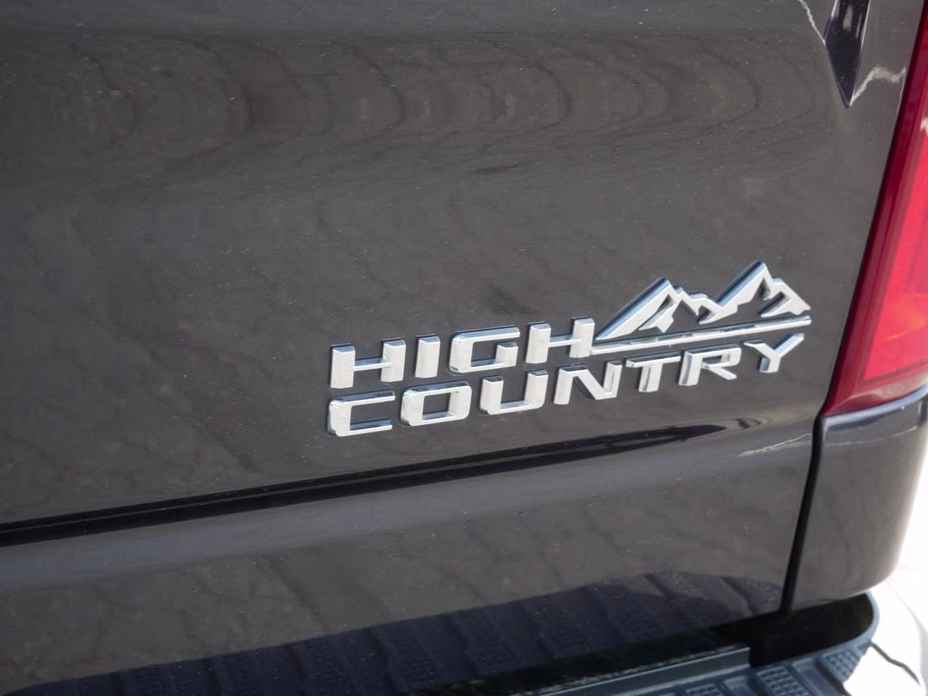 2022 Dark Ash Metallic Chevrolet Silverado 1500 High Country 4X4 Truck
