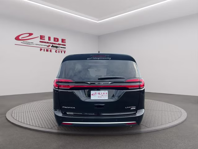2027 Diamond Black Crystal Pearlcoat Chrysler Pacifica Limited AWD Van