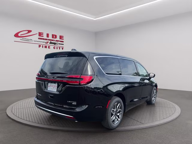 2027 Diamond Black Crystal Pearlcoat Chrysler Pacifica Limited AWD Van