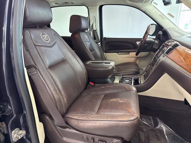 2013 Sapphire Blue Metallic Cadillac Escalade ESV Platinum Edition AWD SUV
