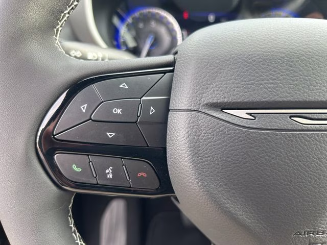 2027 Diamond Black Crystal Pearlcoat Chrysler Pacifica Limited AWD Van
