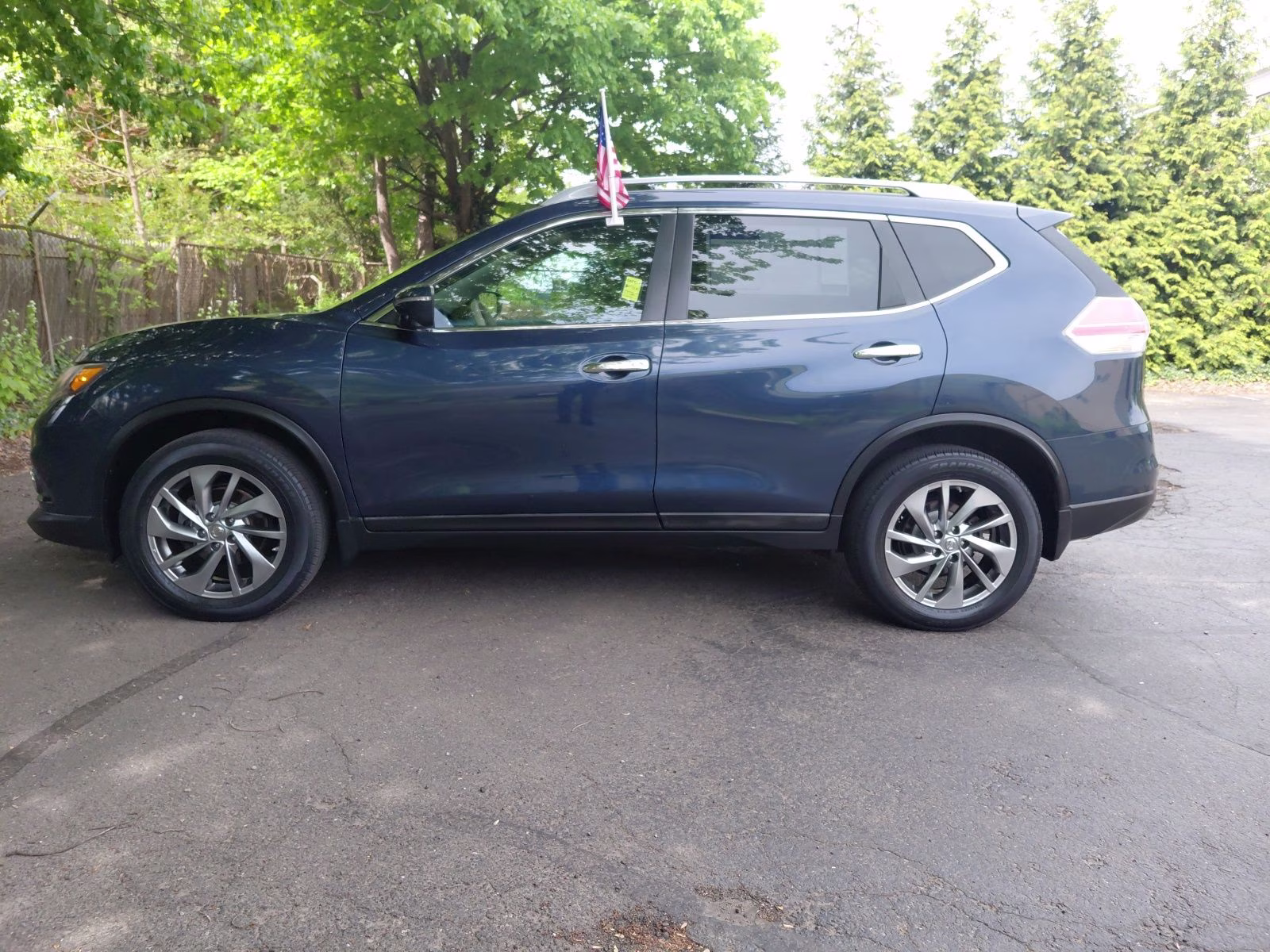 2015 Arctic Blue Metallic Nissan Rogue SL AWD SUV