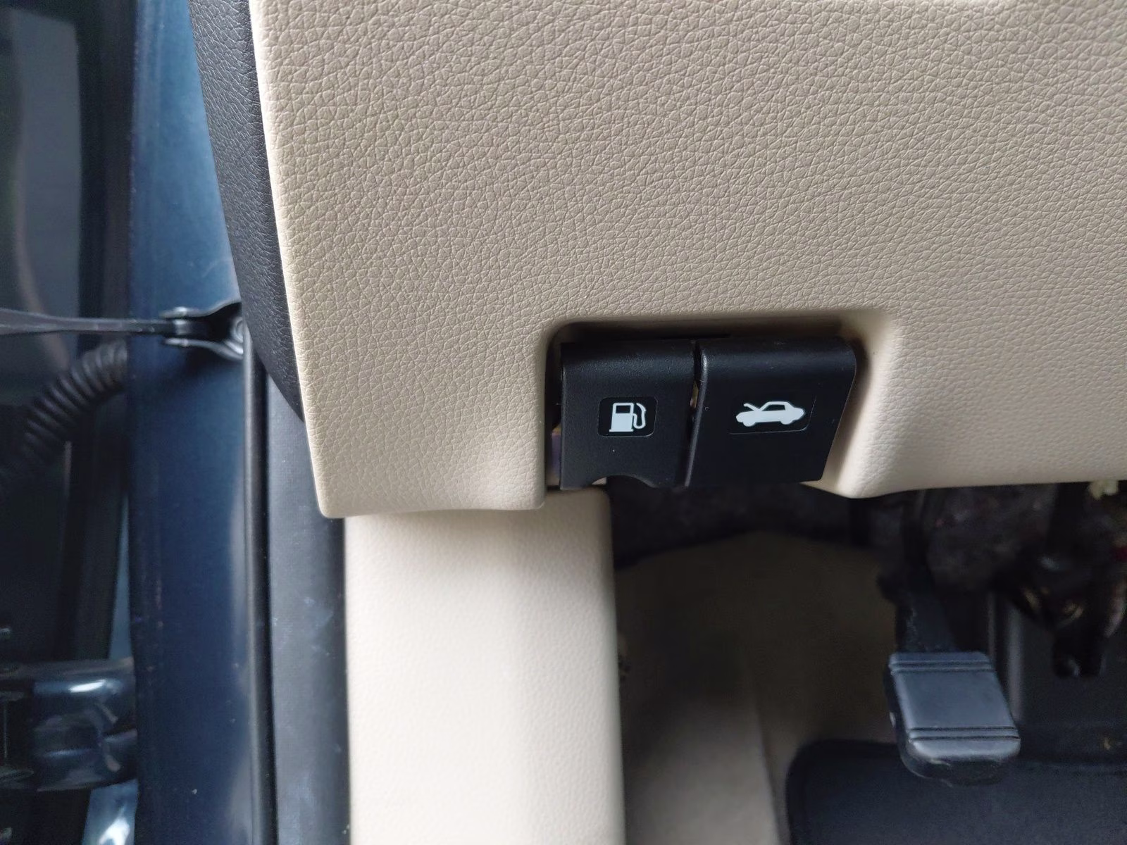 2015 Arctic Blue Metallic Nissan Rogue SL AWD SUV