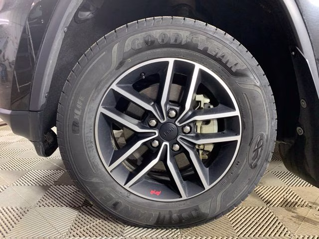 2020 Diamond Black Crystal Pearlcoat Jeep Grand Cherokee Trailhawk 4X4 SUV