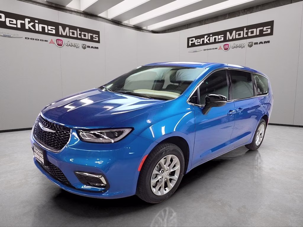 2026 Chrysler Pacifica Select AWD's photo
