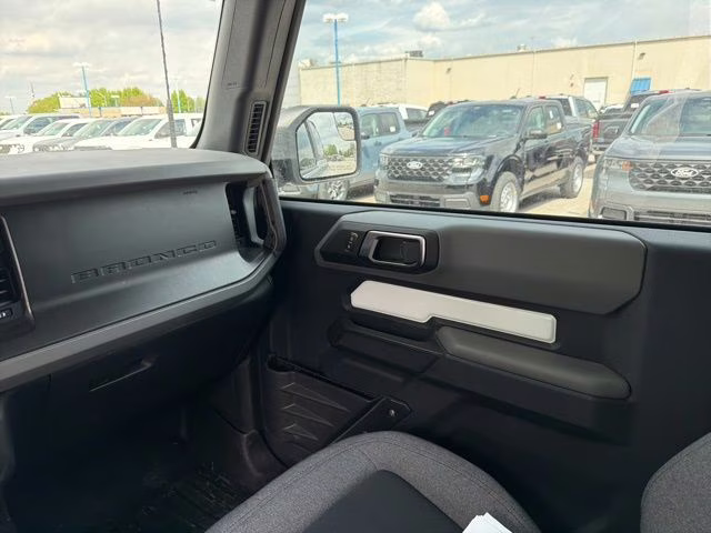 2022 Oxford White Ford Bronco Base 4X4 SUV