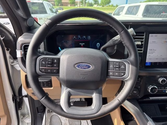 2025 Oxford White Ford Super Duty F-350 SRW Lariat 4X4 Truck