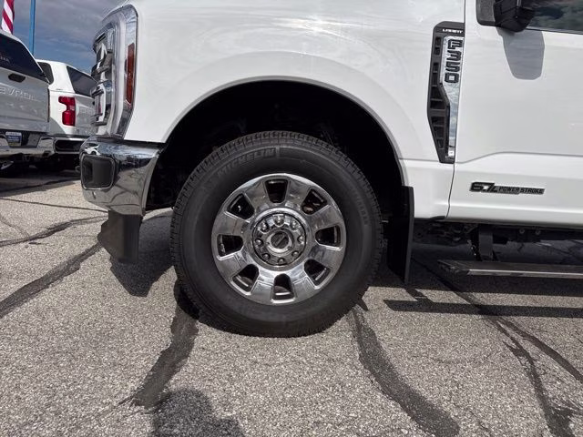 2025 Oxford White Ford Super Duty F-350 SRW Lariat 4X4 Truck