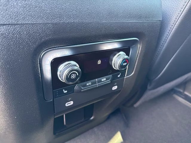 2024 White Frost Tricoat GMC Yukon Denali 4X4 SUV