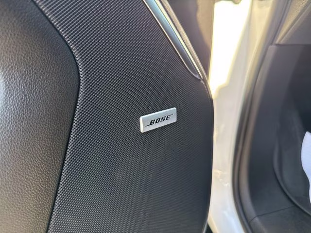 2024 White Frost Tricoat GMC Yukon Denali 4X4 SUV