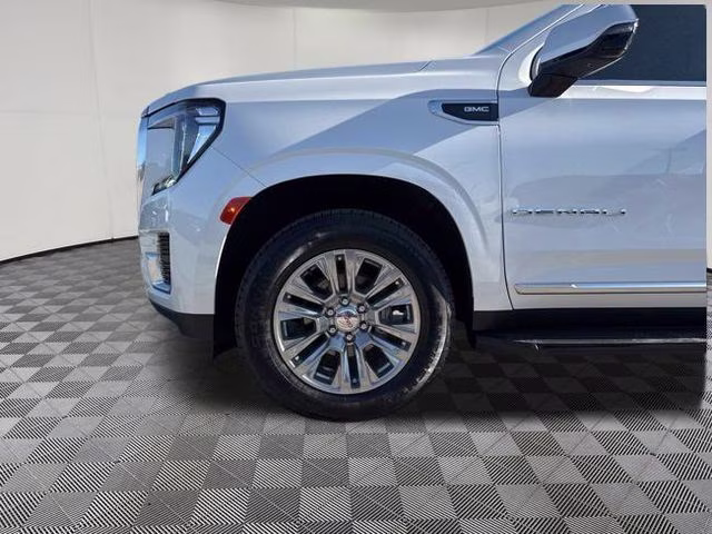 2024 White Frost Tricoat GMC Yukon Denali 4X4 SUV