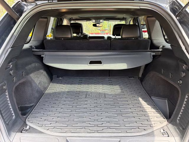2017 Rhino Clearcoat Jeep Grand Cherokee Altitude 4X4 SUV