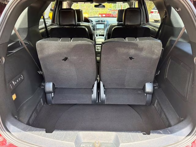 2018 Burgundy Ford Explorer Platinum 4X4 SUV