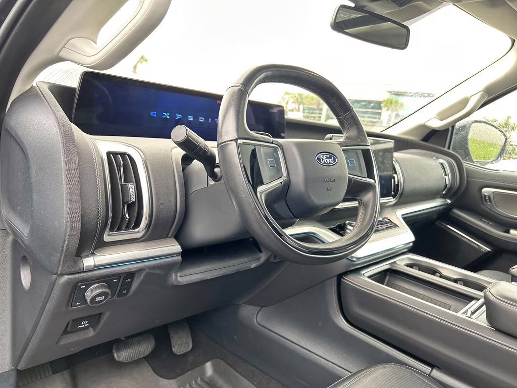 2025 Dark Matter Gray Metallic Ford Expedition Platinum 4X4 SUV