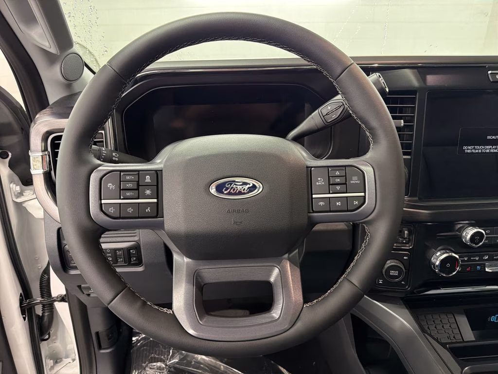 2026 STAR WHITE Ford Super Duty F-250 SRW Lariat 4X4 Truck