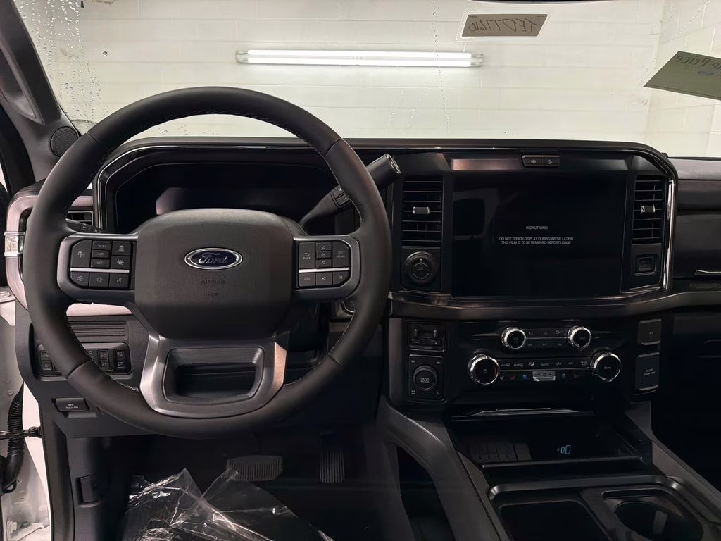 2026 STAR WHITE Ford Super Duty F-250 SRW Lariat 4X4 Truck