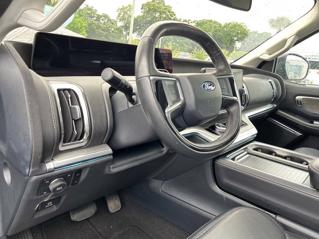 2025 Agate Black Metallic Ford Expedition Max Platinum 4X4 SUV