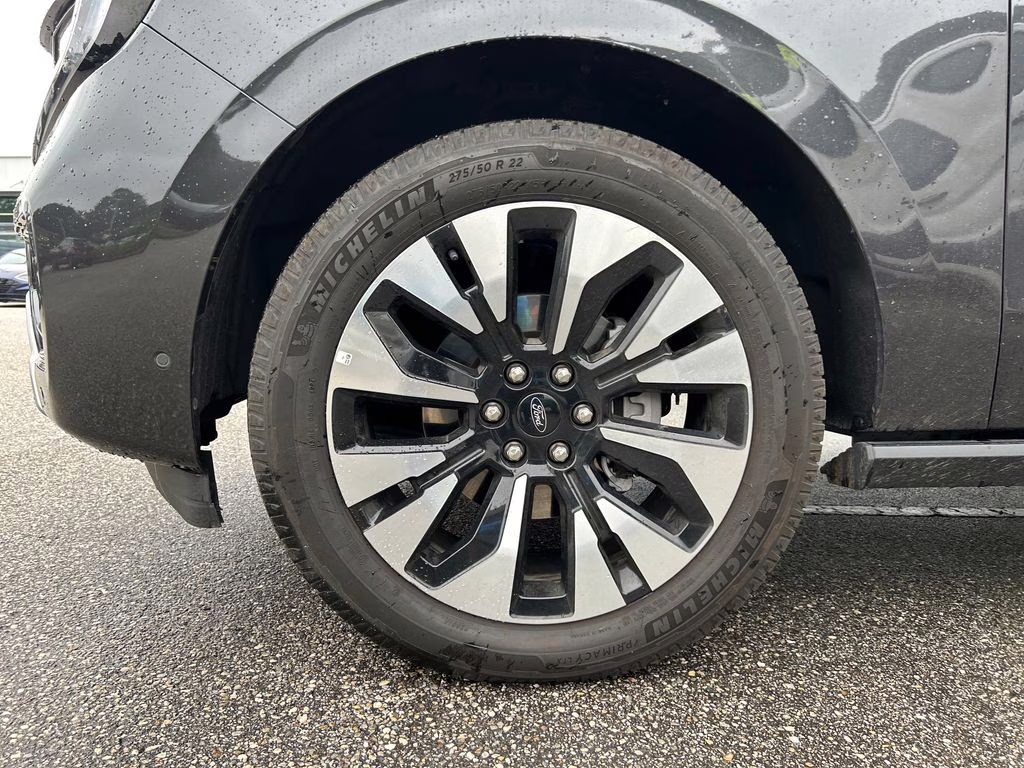 2025 Dark Matter Gray Metallic Ford Expedition Platinum 4X4 SUV